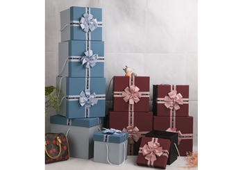 Подарункова коробка з бантиком, 5 шт в наборі, мікс (32,5х32,5х28,5 см, 29,5х29,5х26,5 см, 26,5х26,5х24,5 см, 23,5х23,5х21,5 см, 19,5х19,5х19,5 см) C62502-7T Maxi