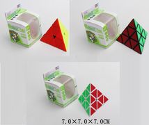 Кубик-логика, треугольный, 3 вида, в коробке 7*7*7 см