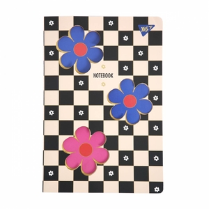 Тетрадь канцелярская А4, 40 страниц в клетку, обложка картон мягкий Flowers 682023 Yes